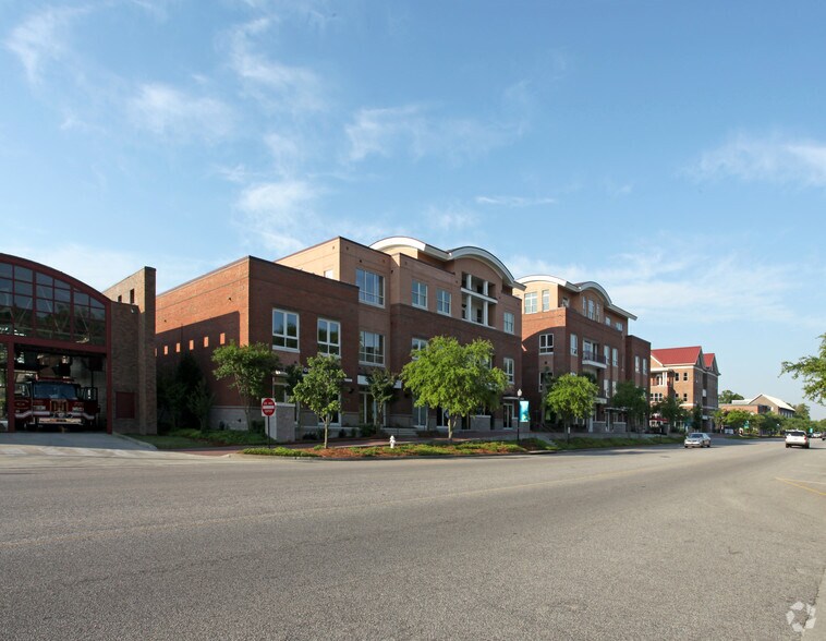 More Photos Of 245 Seven Farms Dr, Daniel Island Office For Lease