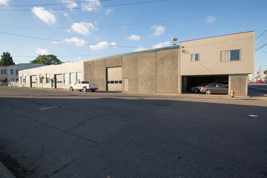 More Photos Of 1105 SE Woodward St, Portland Warehouse For Sale