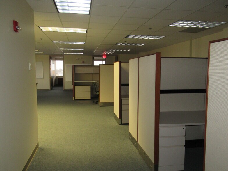 More Photos Of 3201 W White Oaks Dr, Springfield Office For Sale