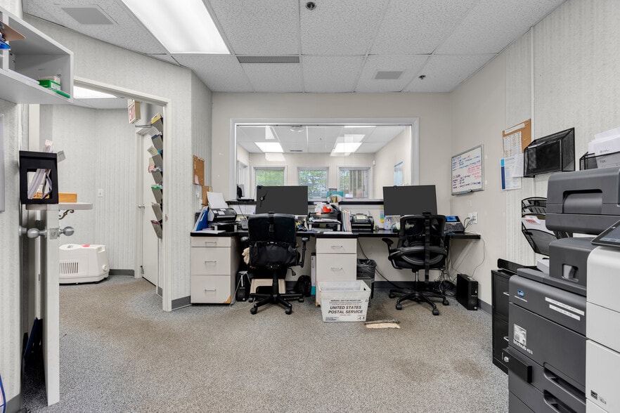 More Photos Of 501 Iron Bridge Rd, Freehold Medical For Sale