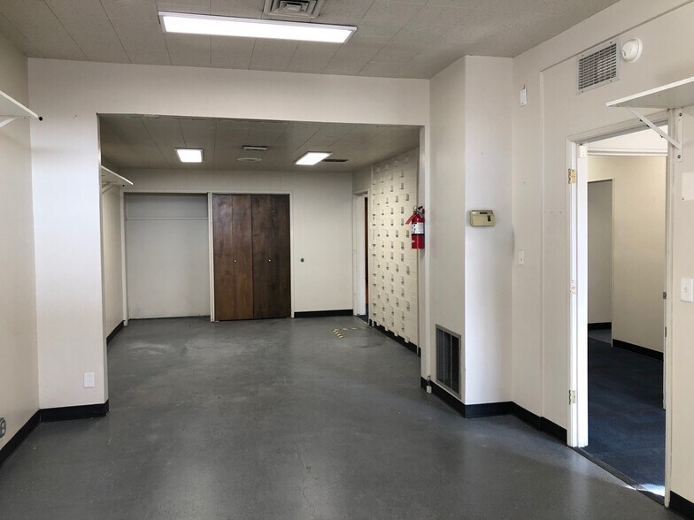 More Photos Of 1900 W 7th Ave, Eugene Storefront Retail Office For Lease