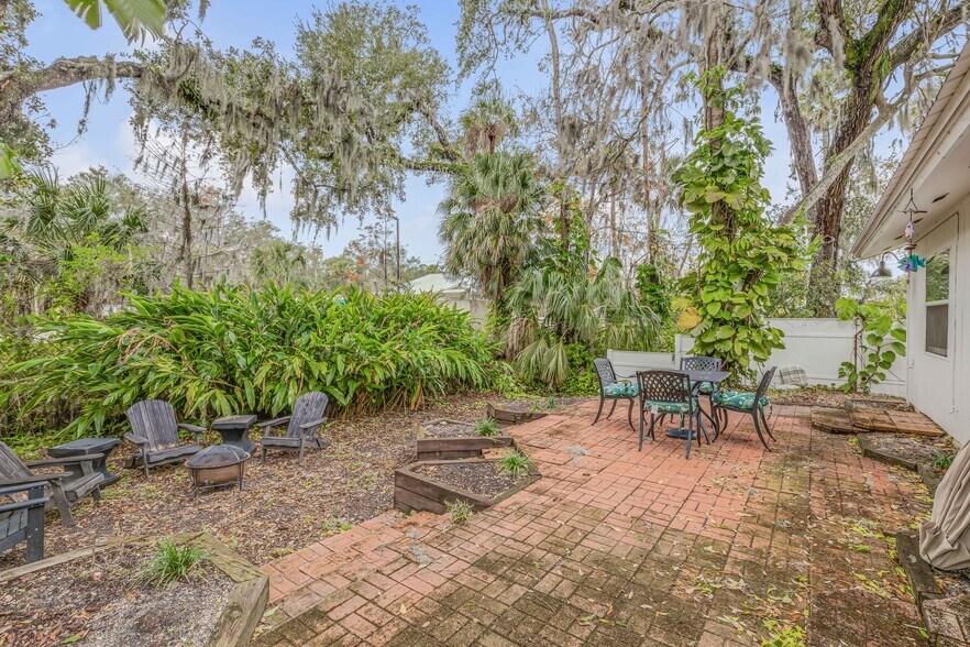 More Photos Of 801 Canal St, New Smyrna Beach Office For Sale