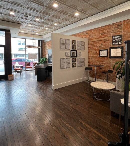 More Photos Of 121 W Washington St, Charles Town Office For Lease