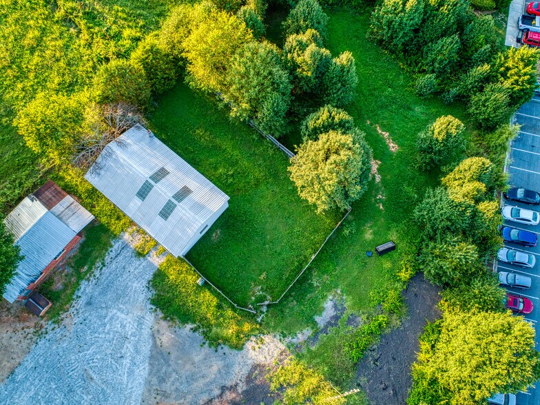 More Photos Of 690 River Highway Unit #3, Mooresville Freestanding For Sale