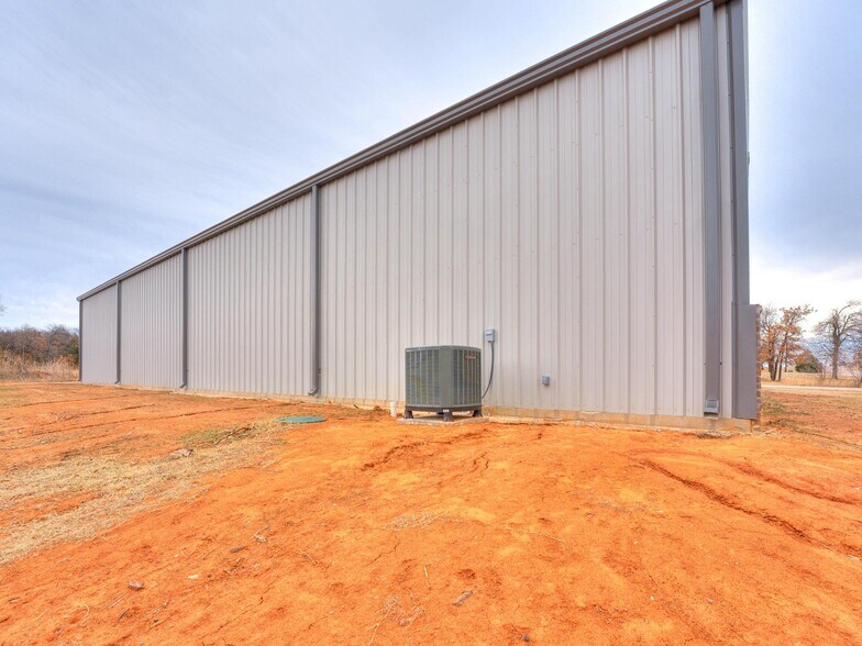 More Photos Of 1736 Red Oak Lane, Guthrie Warehouse For Lease