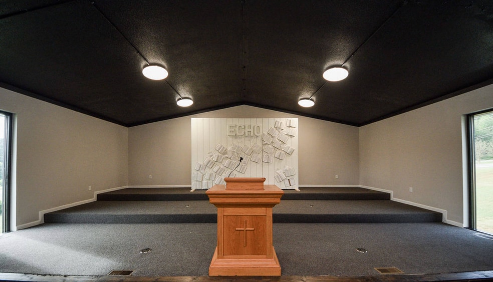More Photos Of 401 Richardson St, Etowah Religious Facility For Sale