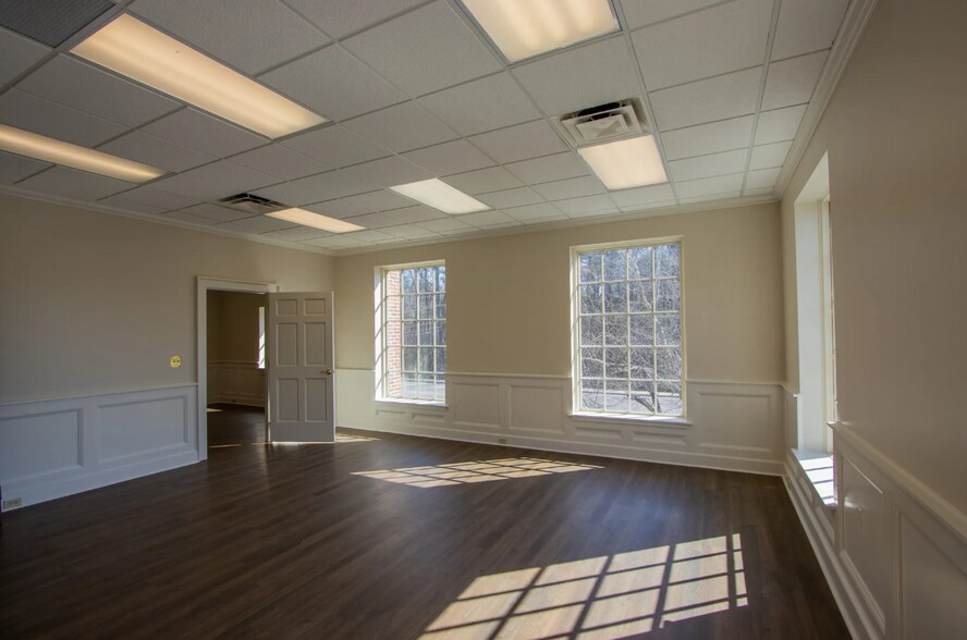 More Photos Of 4875 Forest Dr, Columbia Bank For Lease