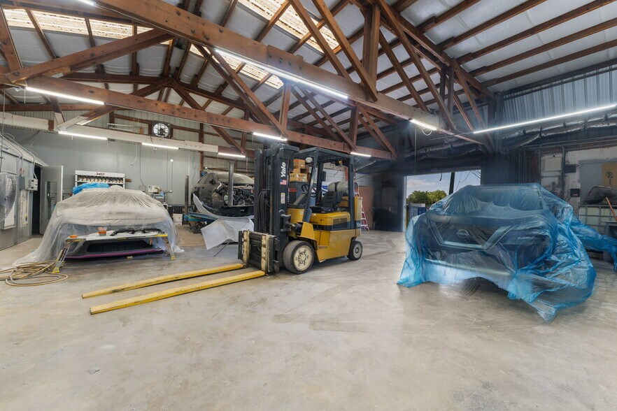 More Photos Of 109 N Falkenburg Rd, Tampa Manufacturing For Sale