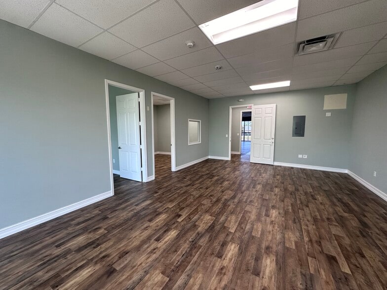 More Photos Of 3845 Beck Blvd, Naples Office Residential For Lease