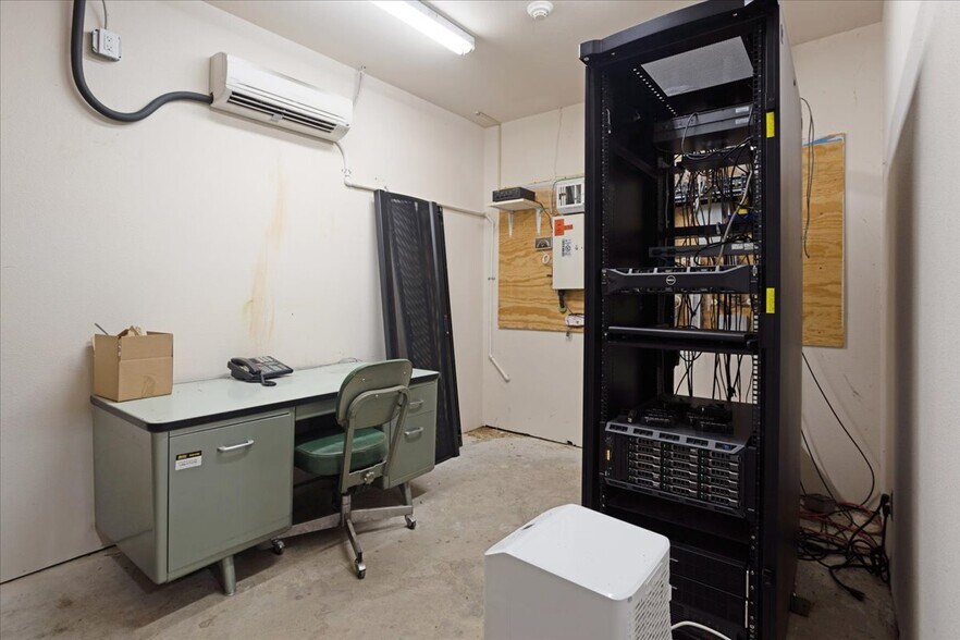 More Photos Of 350 Nails Crossing Rd, Caddo Warehouse For Sale