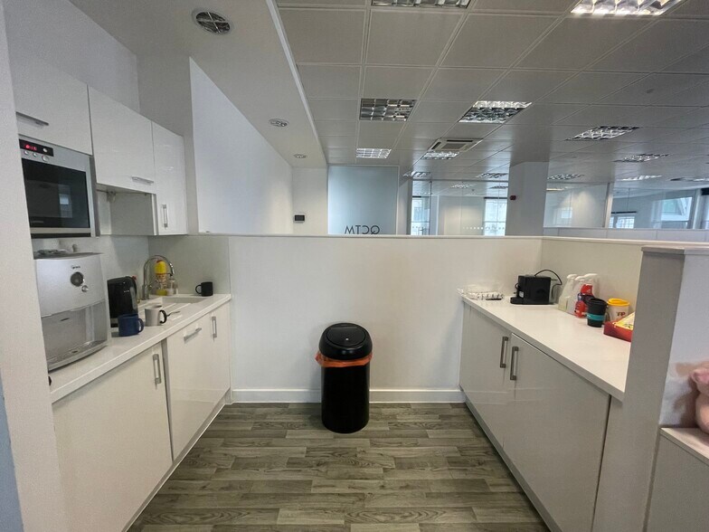 More Photos Of 141 Moorgate, London Office For Lease