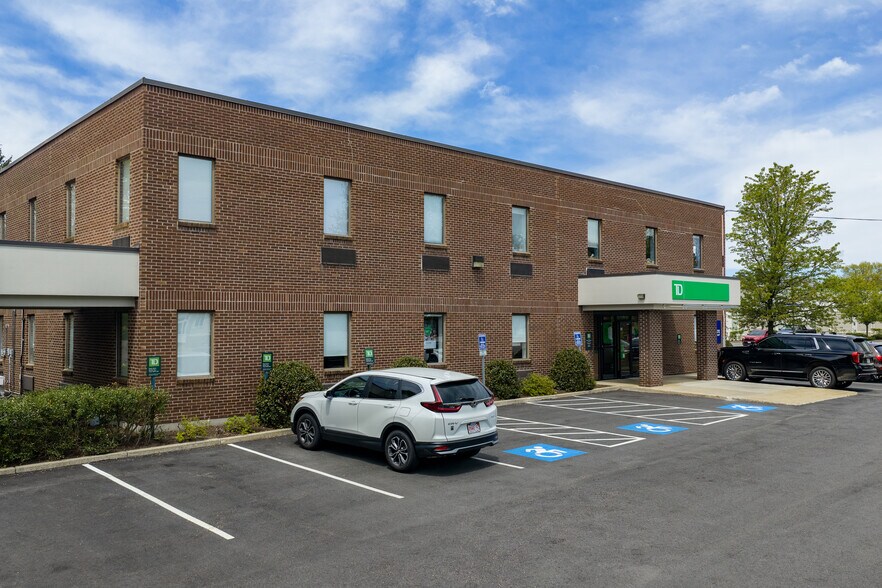 More Photos Of 175 Great Rd, Bedford Medical For Lease