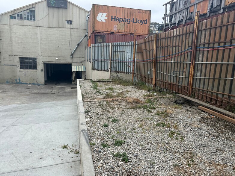 More Photos Of 951A Hudson Ave, San Francisco Warehouse For Lease