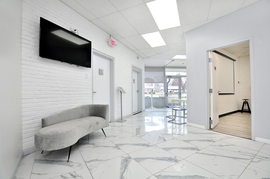 More Photos Of 258 Windsor Ave, Windsor Freestanding For Sale