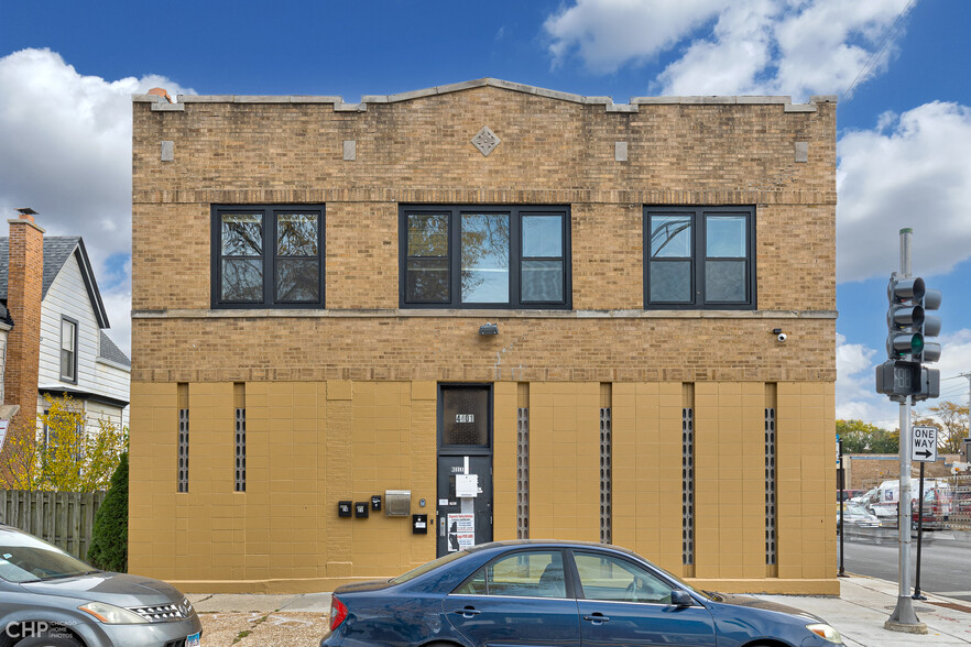 Primary Photo Of 4178 W Montrose Ave, Chicago Office Residential For Lease