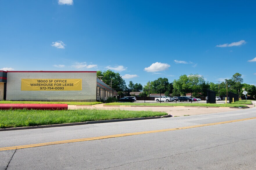 More Photos Of 2925 Merrell Rd, Dallas Showroom For Lease