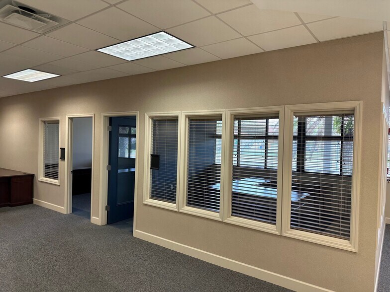 More Photos Of 2046 Bayshore Blvd, Dunedin Storefront Retail Office For Sale