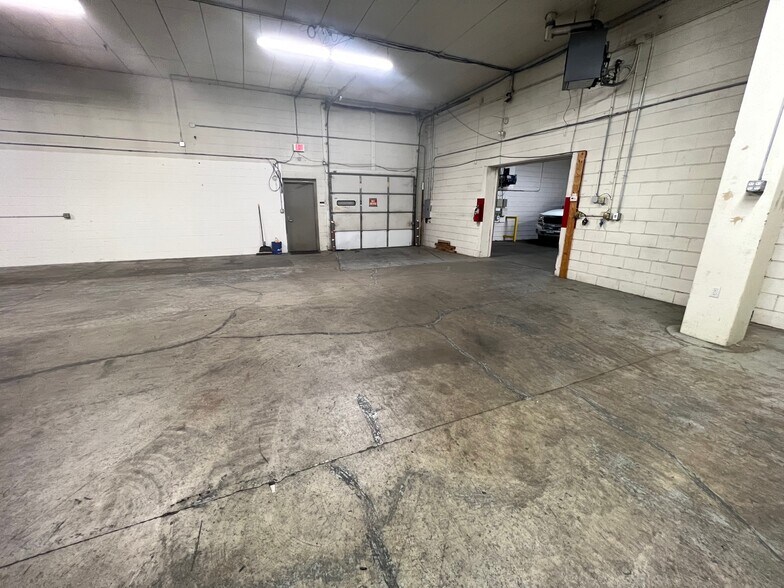 More Photos Of 1642 Carroll Ave, Saint Paul Light Manufacturing For Lease