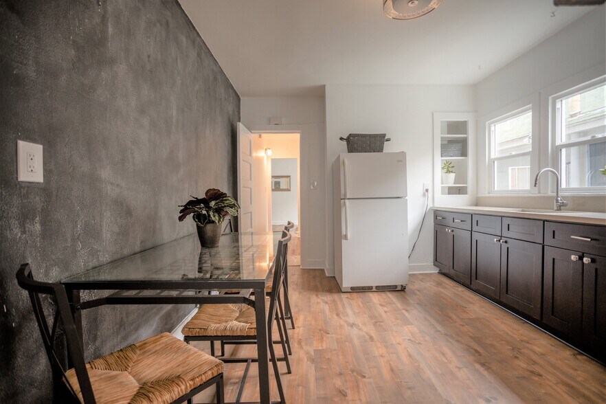 More Photos Of 20 Breeze Ave, Venice Apartments For Sale