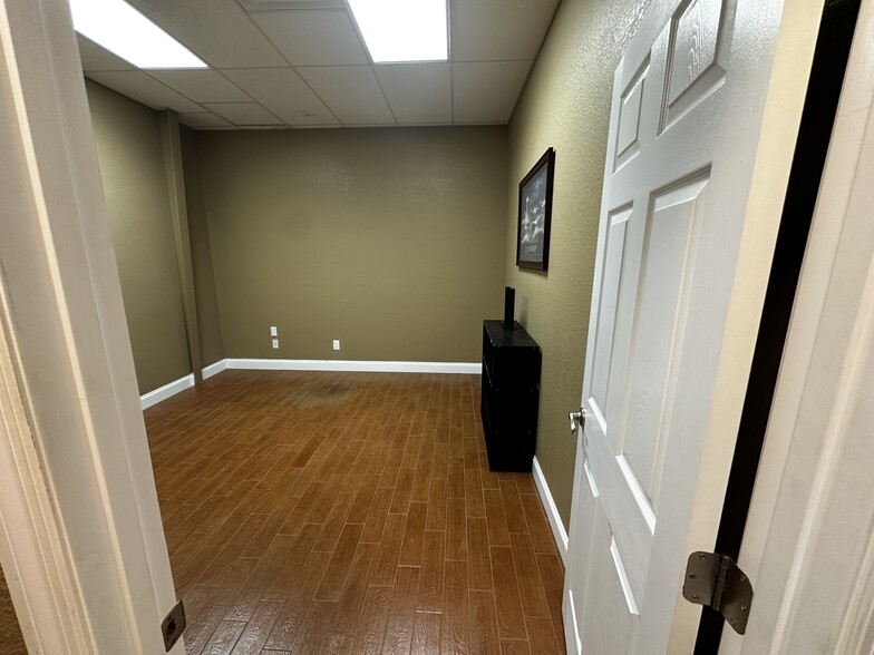 More Photos Of 2303 58th Ave E, Bradenton Light Manufacturing For Lease