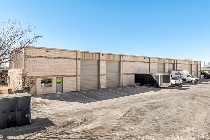 More Photos Of 207 King Rd, Frisco Unknown For Lease