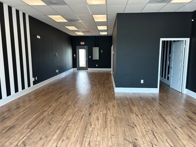 More Photos Of 100-106 Wicker Park Ave, Greer Storefront Retail Office For Lease