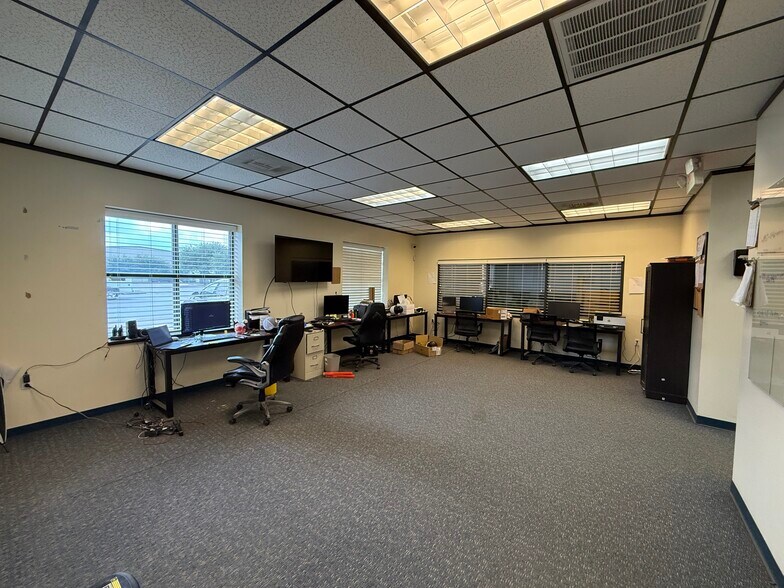 More Photos Of 6614 Bourgeois Rd, Houston Warehouse For Sale