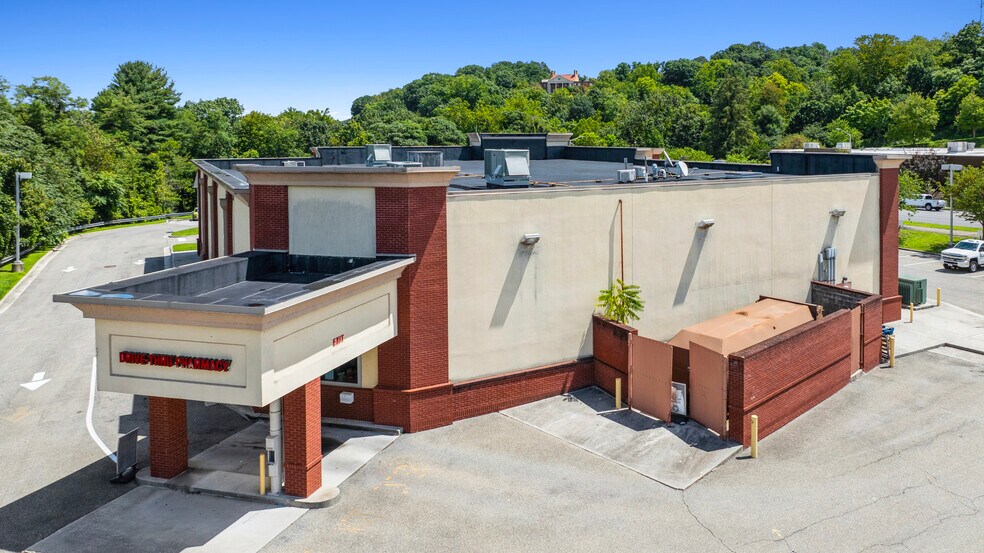 More Photos Of 31 W Main St, Radford Drugstore For Sale