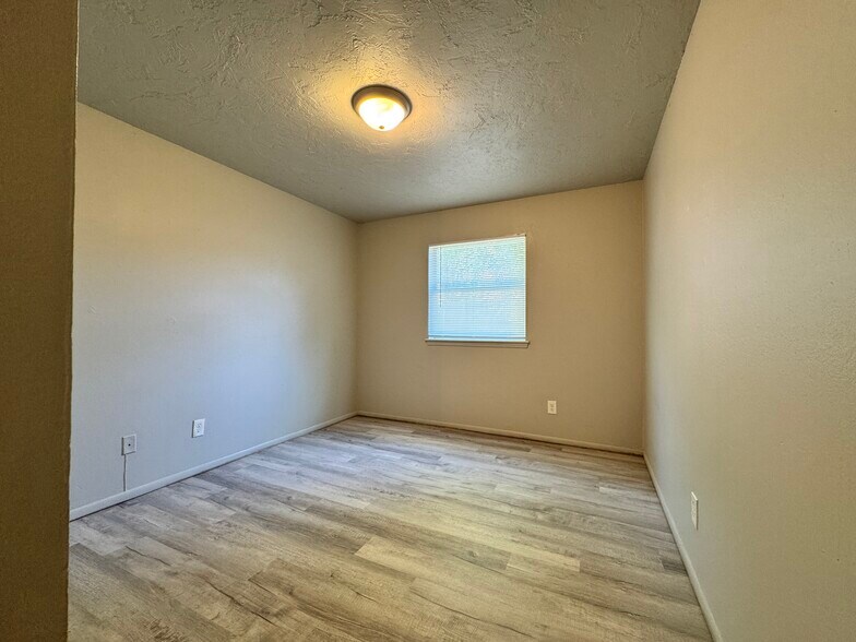 More Photos Of 7413 Melrose Ln, Oklahoma City Apartments For Sale
