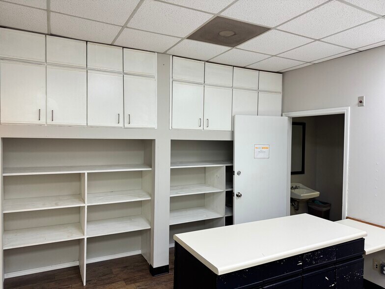 More Photos Of 215 Clairemont Ave, Decatur Storefront Retail Office For Lease