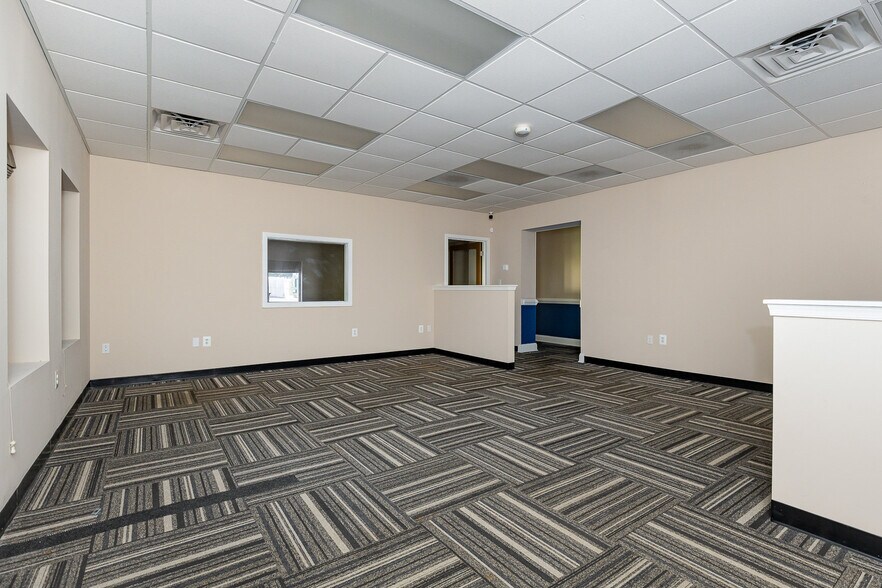 More Photos Of 100 Industrial Dr, Fredericksburg Showroom For Sale