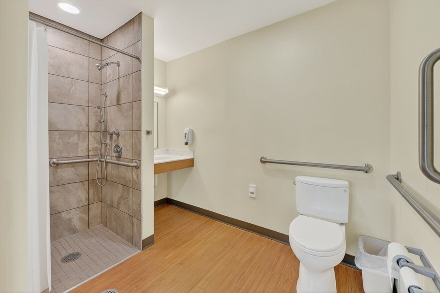 More Photos Of 106 Hospital Dr, Smithville Assisted Living For Sale