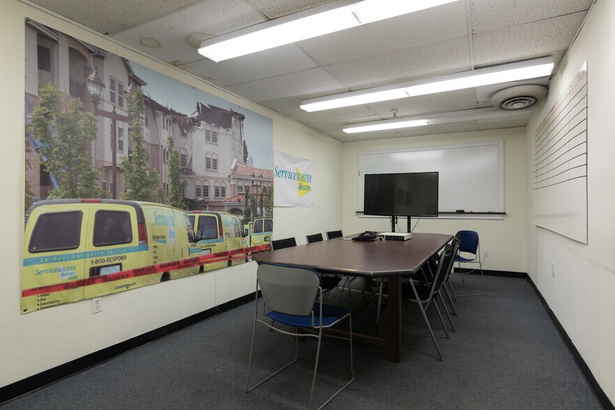 More Photos Of 299 Welton St, Hamden Warehouse For Lease