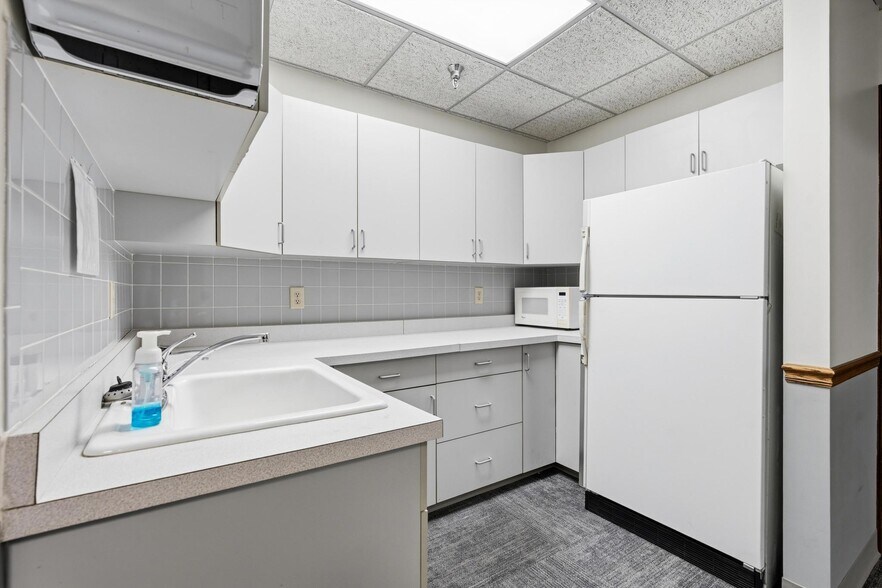 More Photos Of 244 Wilson Dr, Xenia Medical For Sale