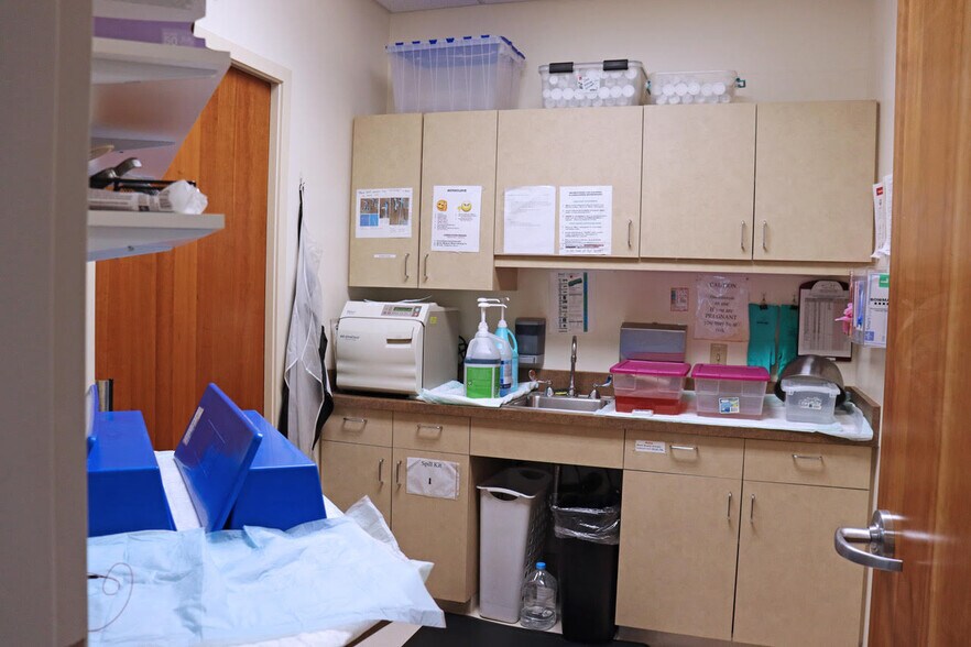 More Photos Of 24076 SE Stark St, Gresham Medical For Lease