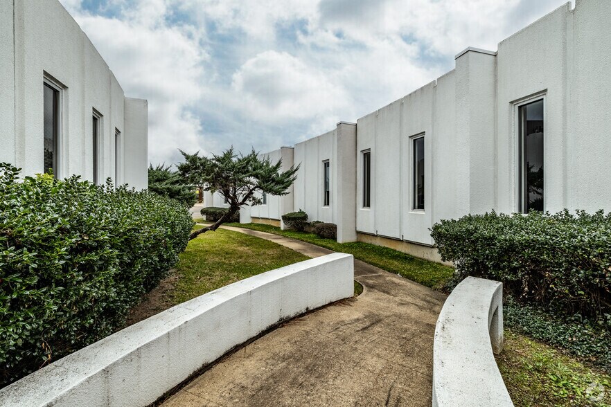 More Photos Of 4802 Texas Blvd, Texarkana Office For Sale