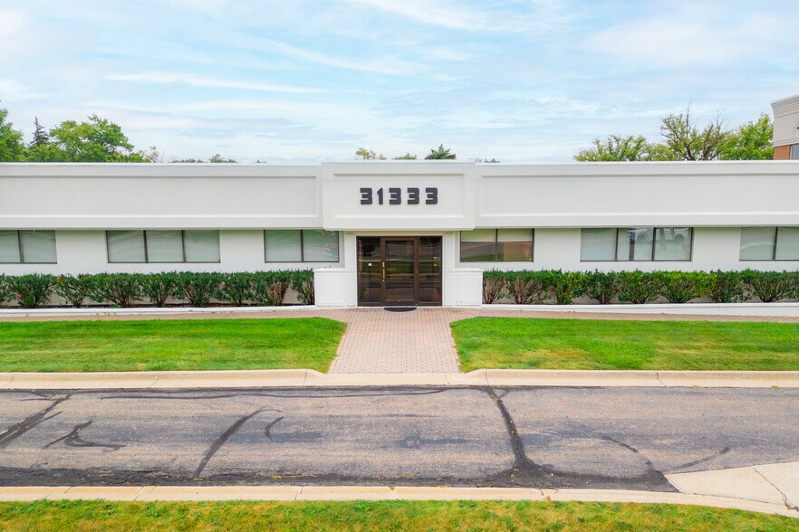 More Photos Of 31333 W Thirteen Mile Rd, Farmington Hills Office For Sale