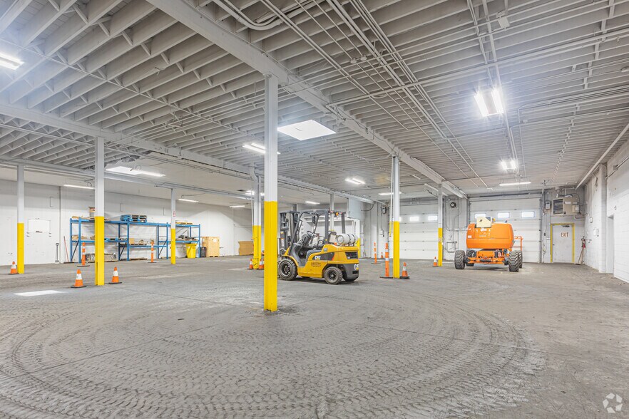 More Photos Of 15712 112 Ave, Edmonton Office For Lease