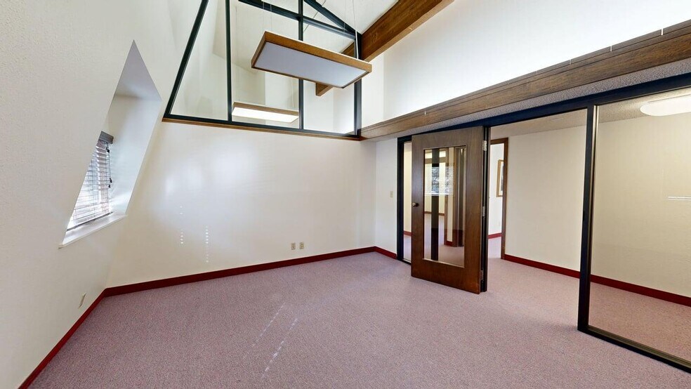 More Photos Of 11 E Airport Rd, Billings Office For Lease