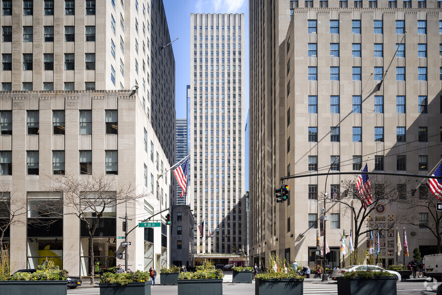 Primary Photo Of 75 Rockefeller Plaza, New York Office For Lease