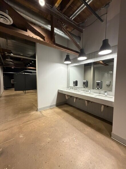 More Photos Of 1325 Quincy St NE, Minneapolis Loft Creative Space For Lease