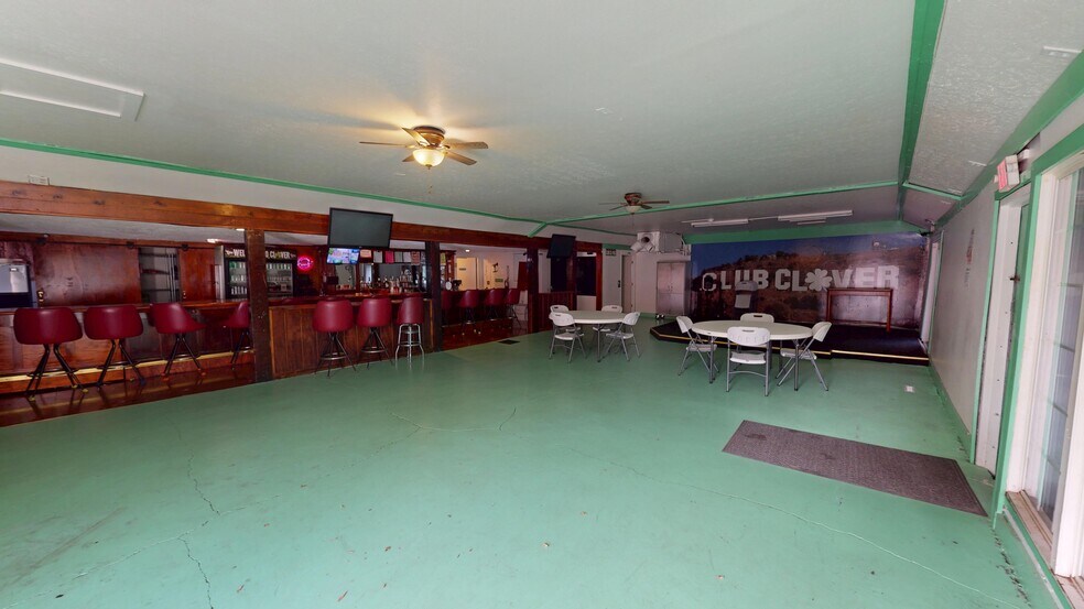 More Photos Of 185 Orange St, Mansfield Bar For Sale