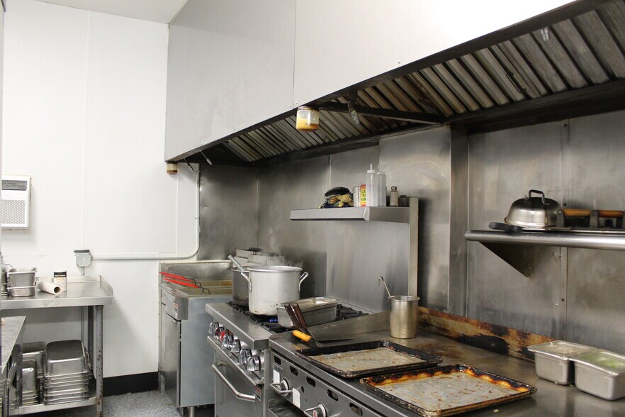 More Photos Of 145 S Main St, Saint Clair Storefront For Sale