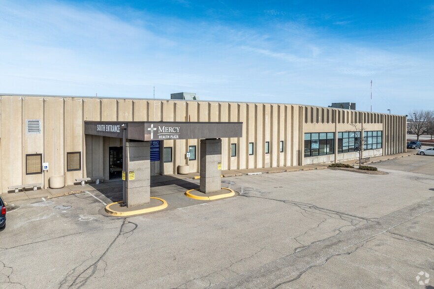 More Photos Of 5264 Council St NE, Cedar Rapids Medical For Lease