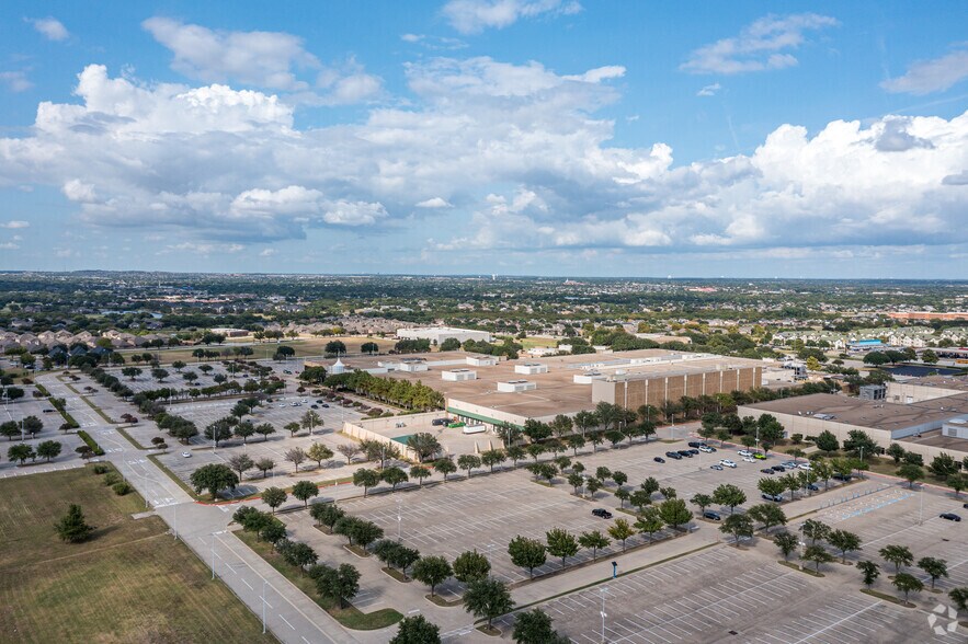 More Photos Of 5555 N Beach St, Fort Worth Office For Lease