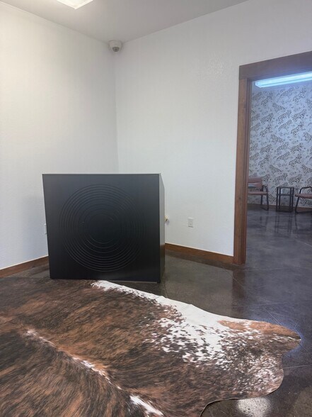 More Photos Of 2050 US-290 Hwy, Dripping Springs Office For Lease