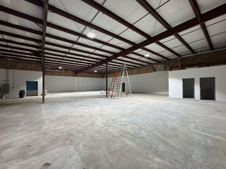 More Photos Of 2720 N 84th St, Omaha Warehouse For Sale