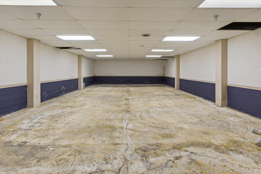 More Photos Of 711 Washington Ave, Bay City Medical For Sale