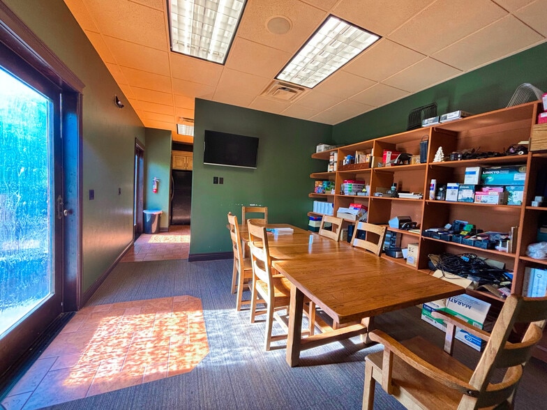 More Photos Of 11142 Highland Blvd, Highland Medical For Lease