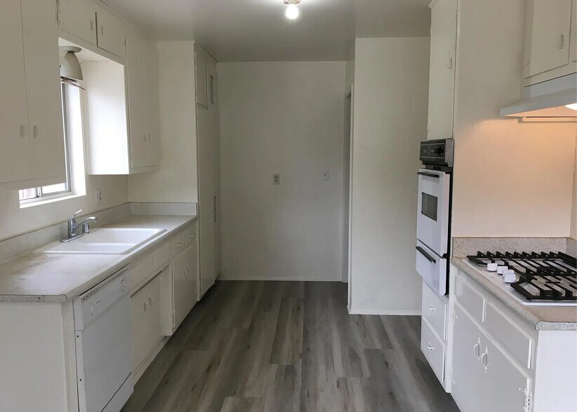 More Photos Of 553-555 Victoria St, Costa Mesa Apartments For Sale